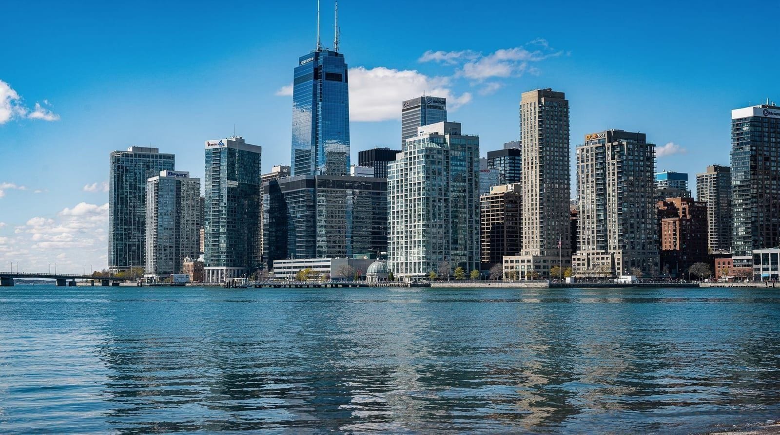 Toronto vs. Montreal: was Sie besuchen sollten — Ein ehrlicher Vergleich von Toronto und Montreal für eine kanadische Städtereise