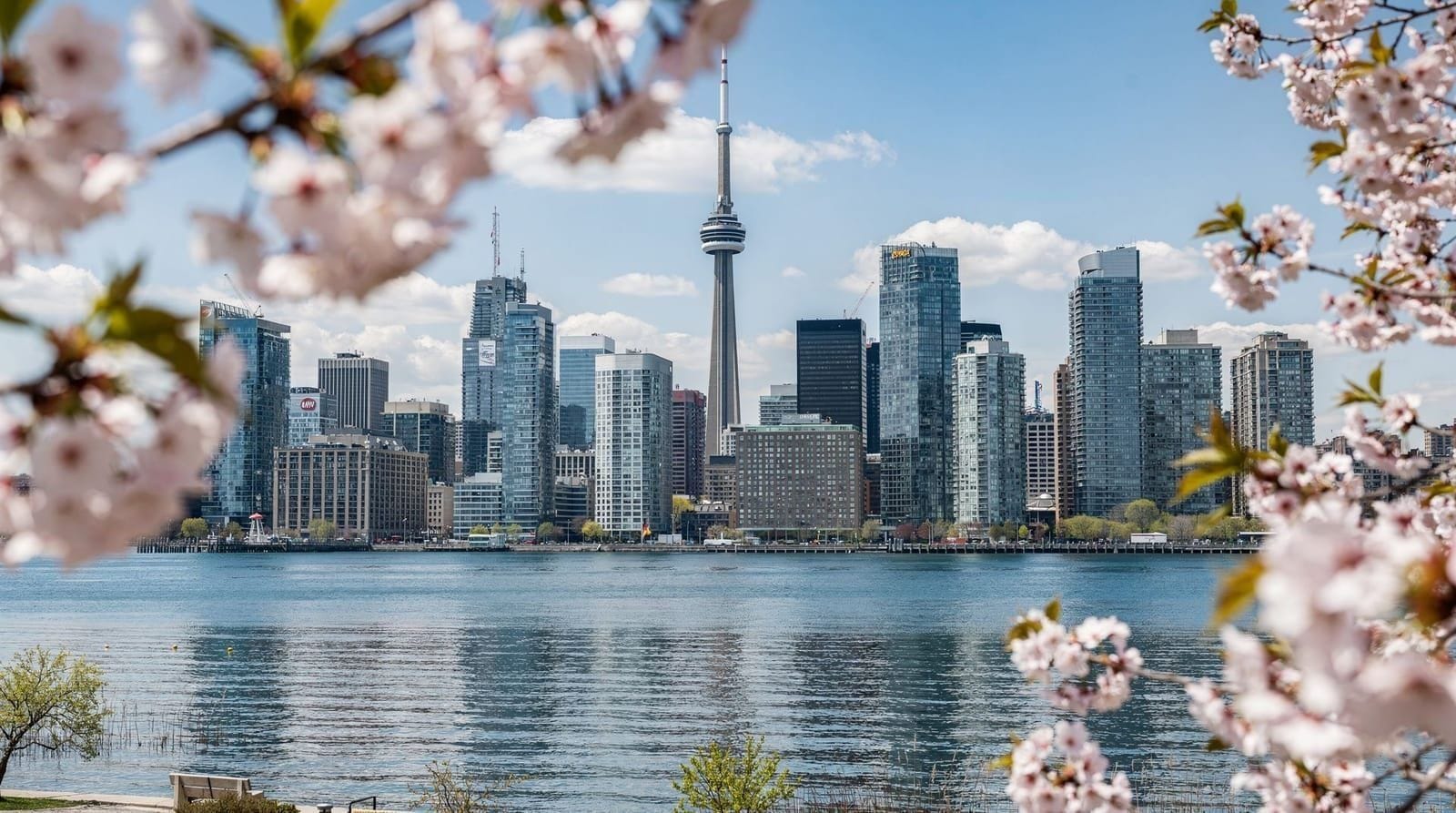Die beste Reisezeit für Toronto — Eine ehrliche, saisonale Aufschlüsselung, wann man Toronto besuchen sollte — bas