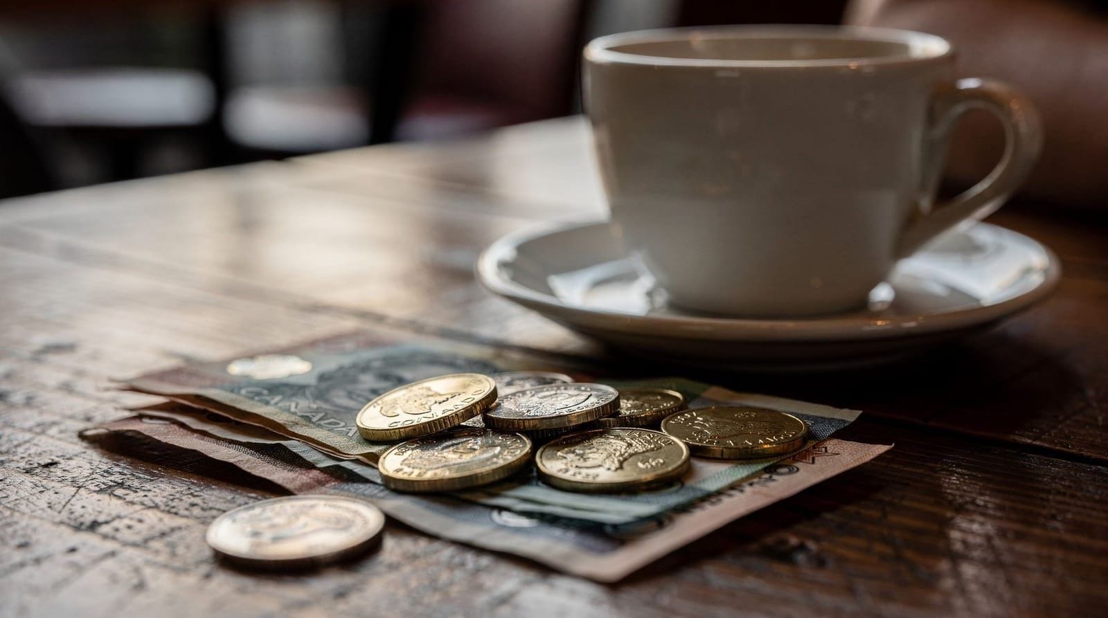 Guida a valuta e mance a Toronto — Come gestire dollari canadesi, tasse e mance a Toronto — tassi di cambio, consig