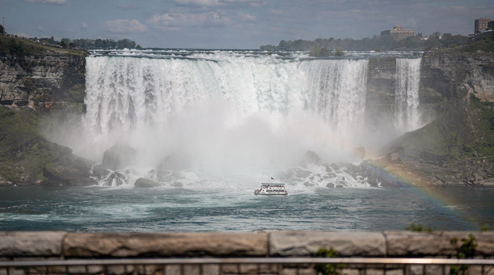 Heb je een begeleide Niagara-tour nodig? — Zelf rijden vs GO Bus vs begeleide dagtour naar Niagara Falls — kosten en tijd v