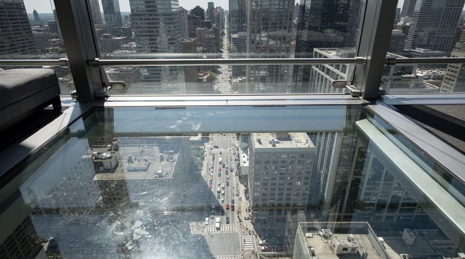 Czy CN Tower jest tego warta? — Uczciwe zestawienie poziomów biletów, realnych cen i darmowych alternatywnych wi