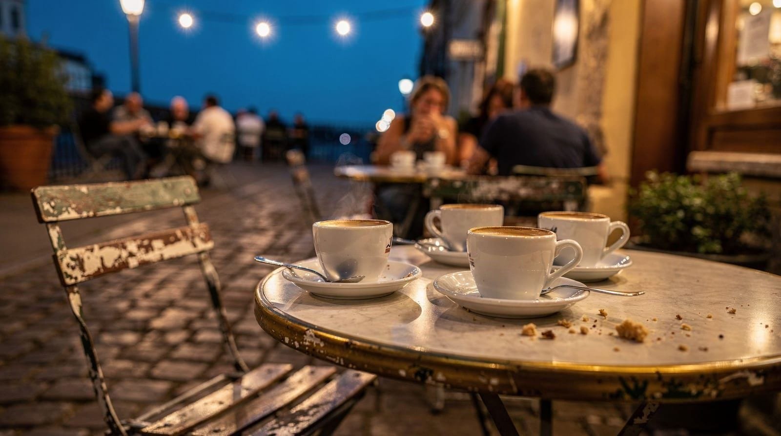 Little Italy Toronto foodgids — College Street's Little Italy — gelato, espressobars en trattoria's — en hoe het
