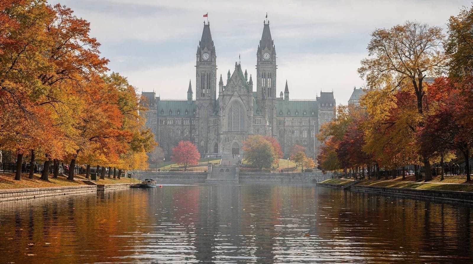 Ottawa: Small-Group Walking Tour with Boat Cruise